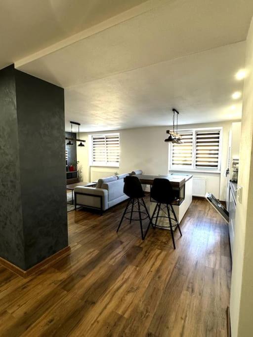 Modern Apartment In City Centre Banská Bystrica Buitenkant foto