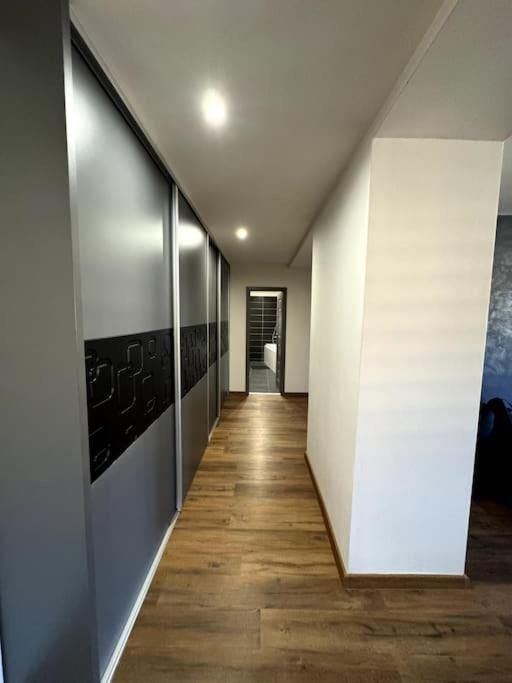 Modern Apartment In City Centre Banská Bystrica Buitenkant foto