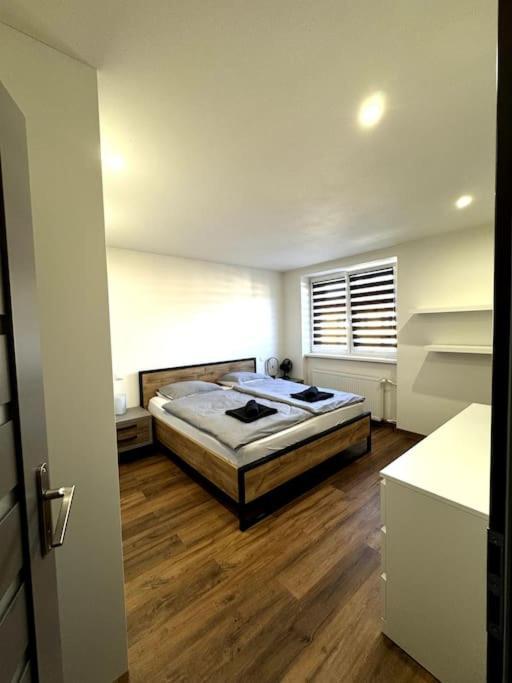 Modern Apartment In City Centre Banská Bystrica Buitenkant foto